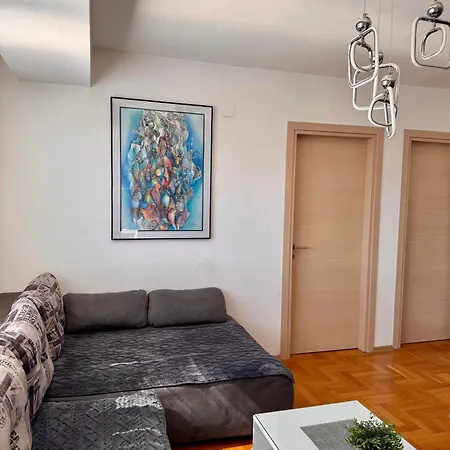 Modern & Luxury Apartment *